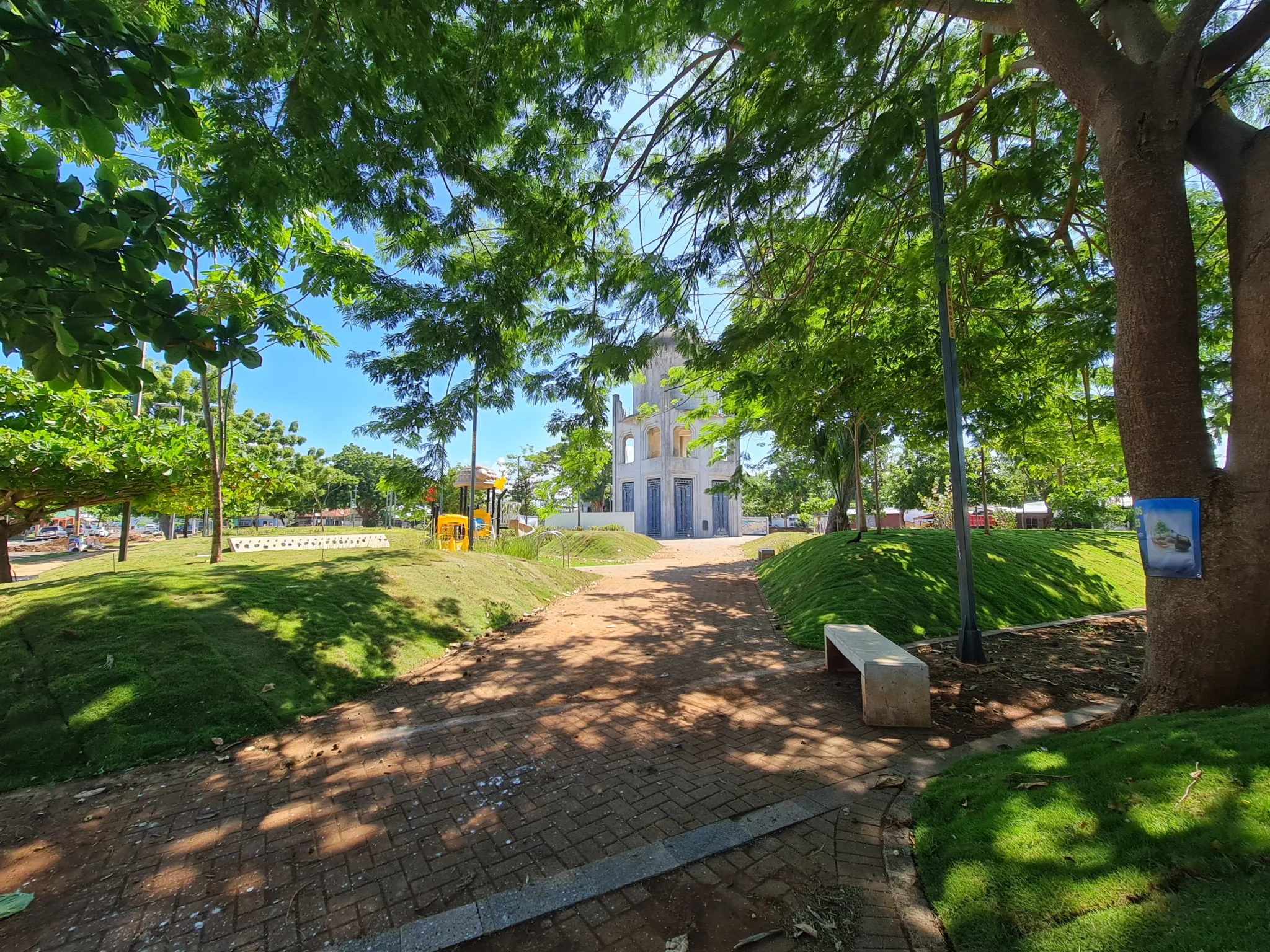 Obras de restauración y mejoramiento del Parque Mora y Cañas en Puntarenas INCOP